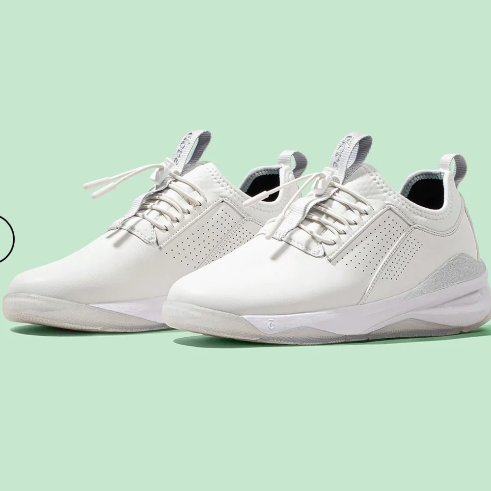 Clove NWOB Core White Nursing Shoe Size:7
